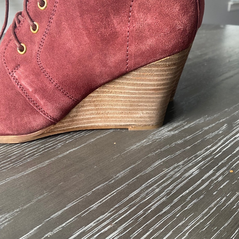 NWOB Diba Wedge Booties Size 8M Lace Up Suede Leather Ankle Boots Maroon Red - Picture 4 of 6